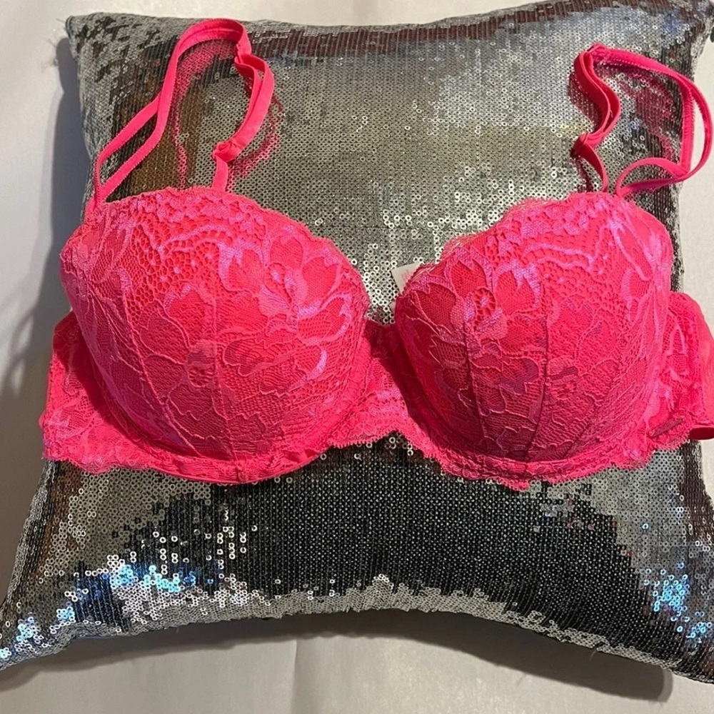 PINK Victoria’s Secret lace bra